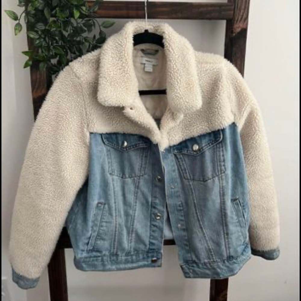 Women’s jean jacket small